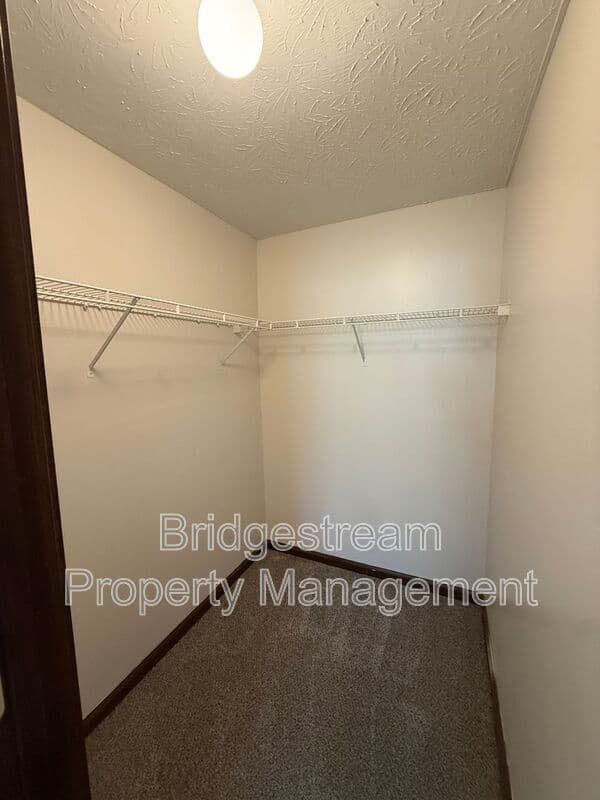 Germantown House: 136 Colonial Circle