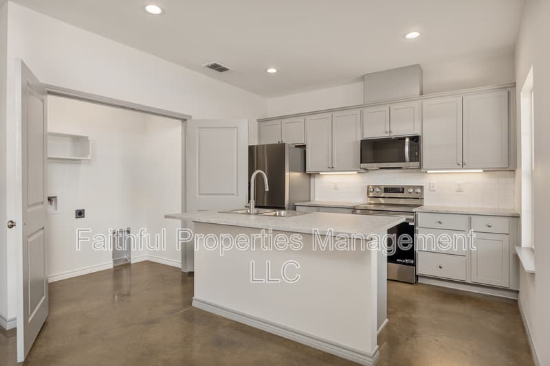 Tyler Condo: 13554 Farm to Market Road 14 - 20