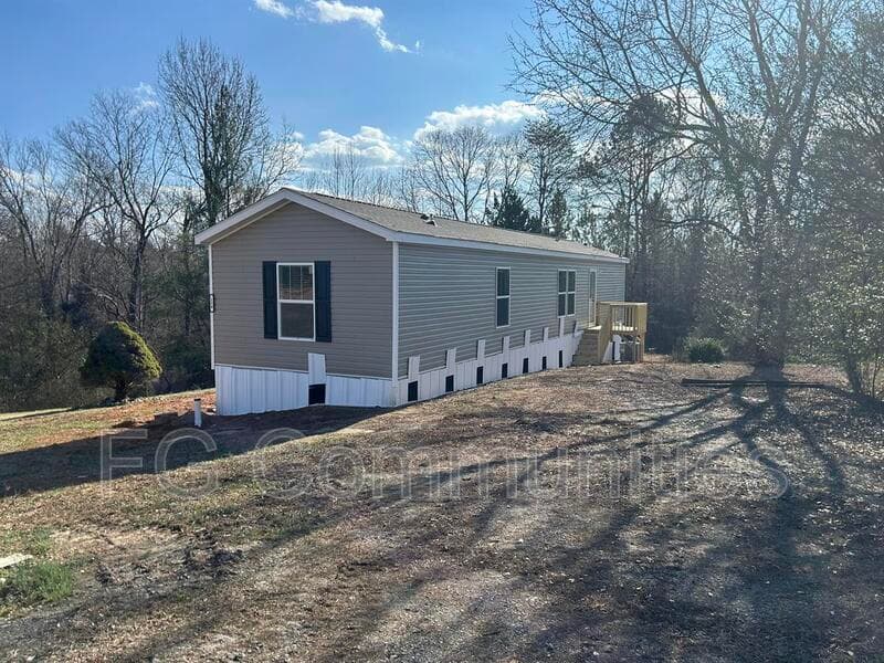 Taylorsville House: 66 Mt Pilot Mhp Drive