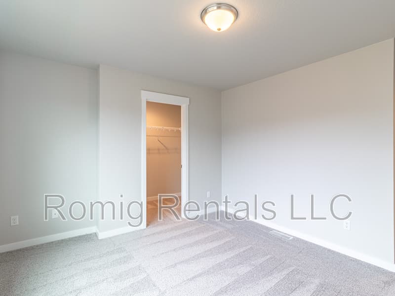 Vancouver House: 18615 Northeast 44th Avenue