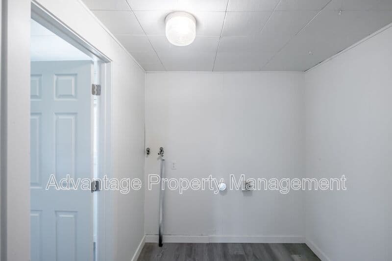 Albany House: 1915 5th Ave SE