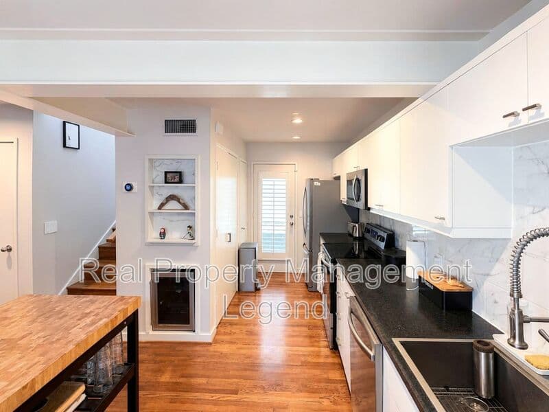 Dallas House: 4122 Travis St