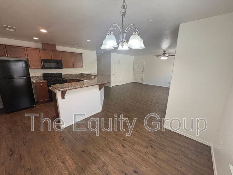 Tulare House: 2109 Bella Oaks Drive
