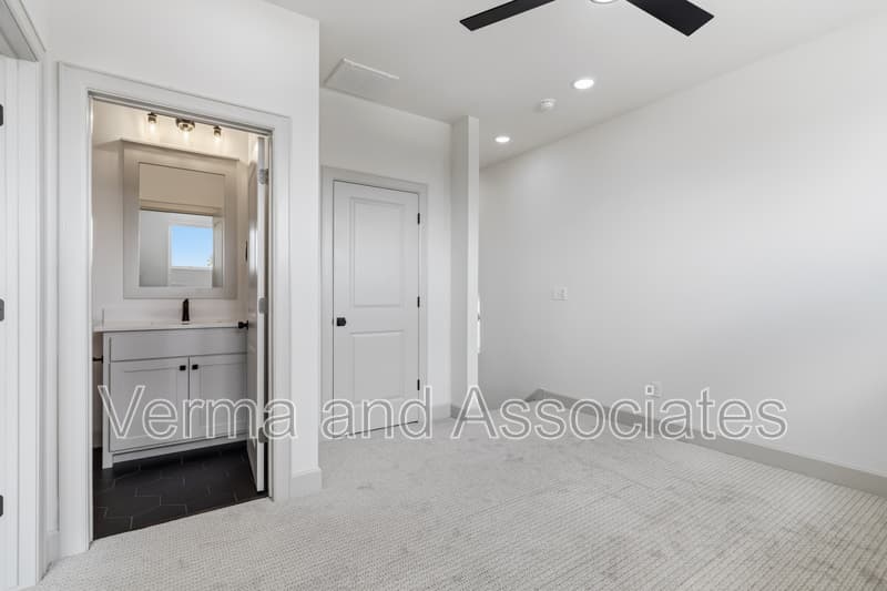 Centerton House: 1071 Whistler St