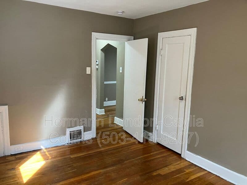 Saint Louis House: 4618 June Avenue