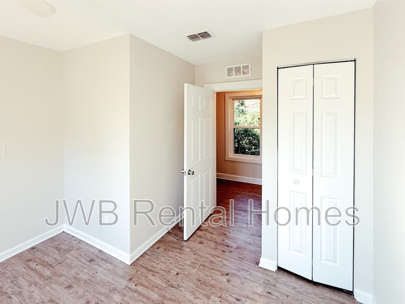 Jacksonville House: 3048 Dignan St