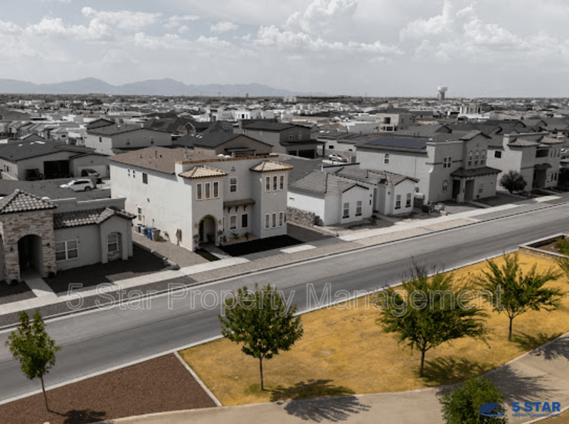 El Paso House: 2233 Mike Price Dr