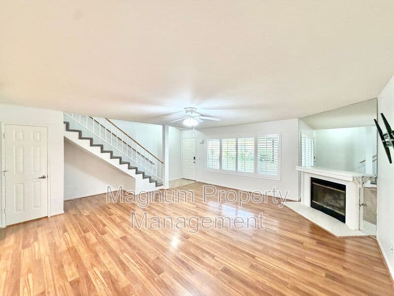 Hemet House: 25524 Sharp Dr