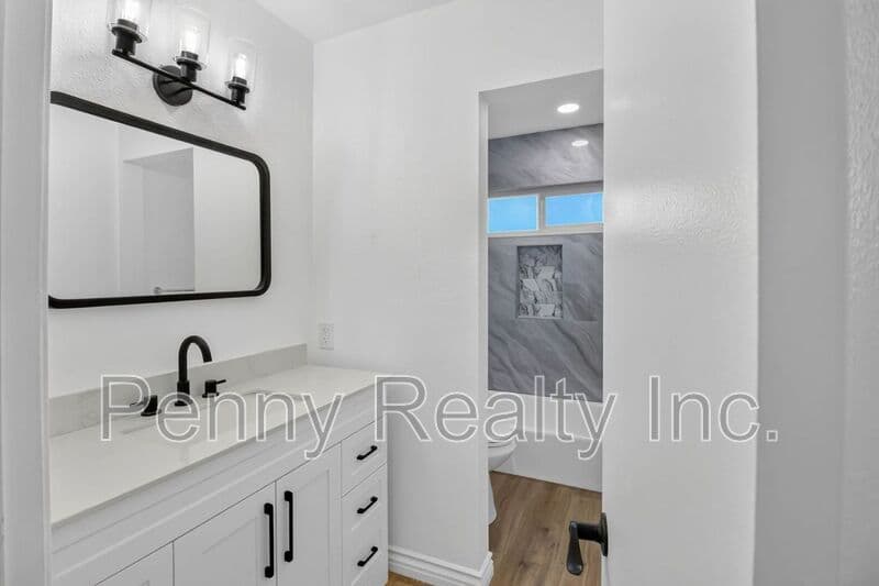 Escondido Condo: 806 E 4th Ave.