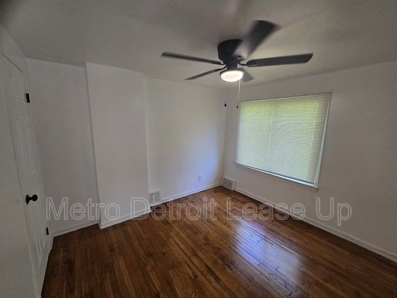 Detroit House: 15734 Meyers Road