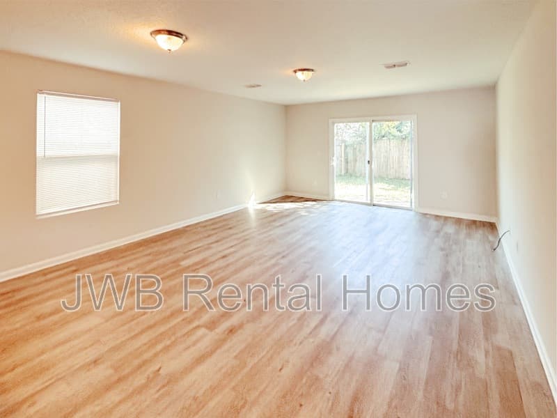Jacksonville House: 8604 Dandy Ave