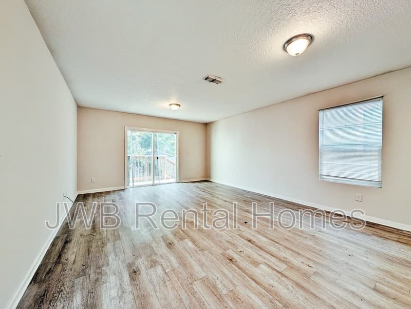 Jacksonville House: 7951 India Ave