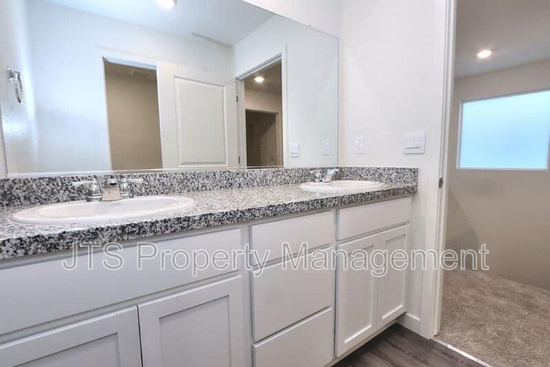 Roseville House: 2049 Shady Tree Circle
