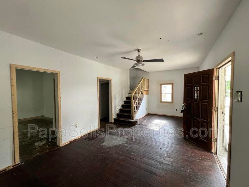 Decatur House: 327 E Stuart Ave