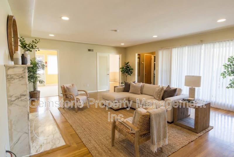 San Diego House: 4947 63rd St