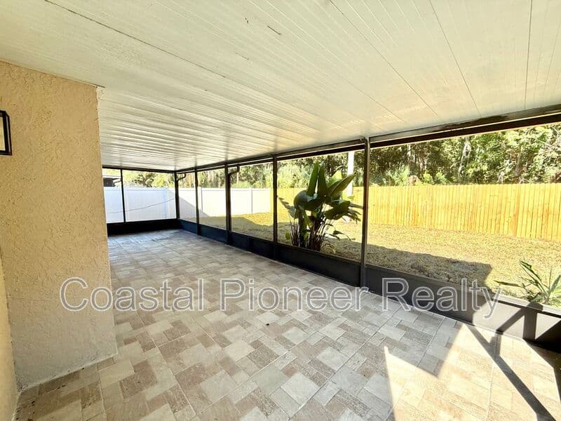Tampa House: 8731 Huntfield St