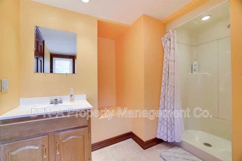 Mount Pocono House: 133 Montanesca Road