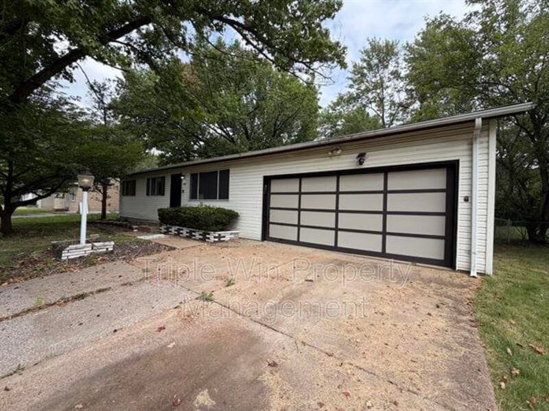 SAINT LOUIS House: 1439 WIDEFIELDS LN