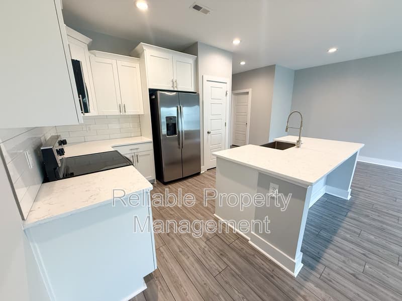 Clayton House: 22 S Laird Dr
