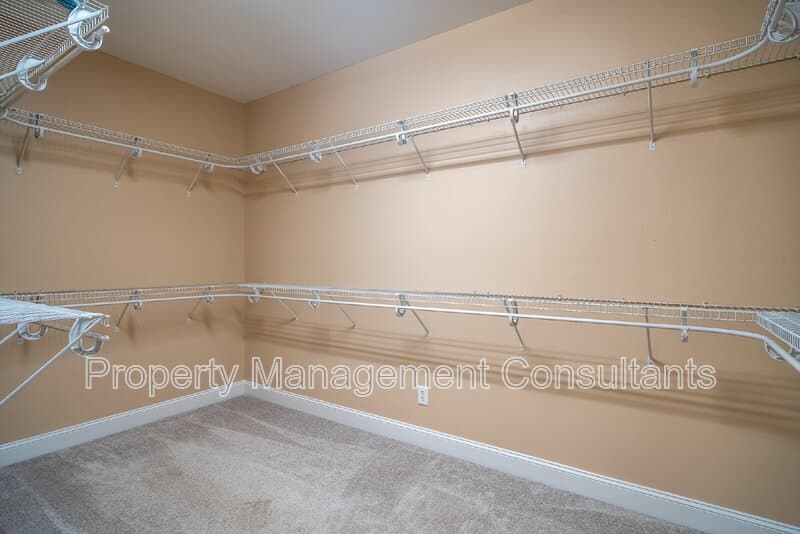 Madison House: 178 Sarah Jane Dr