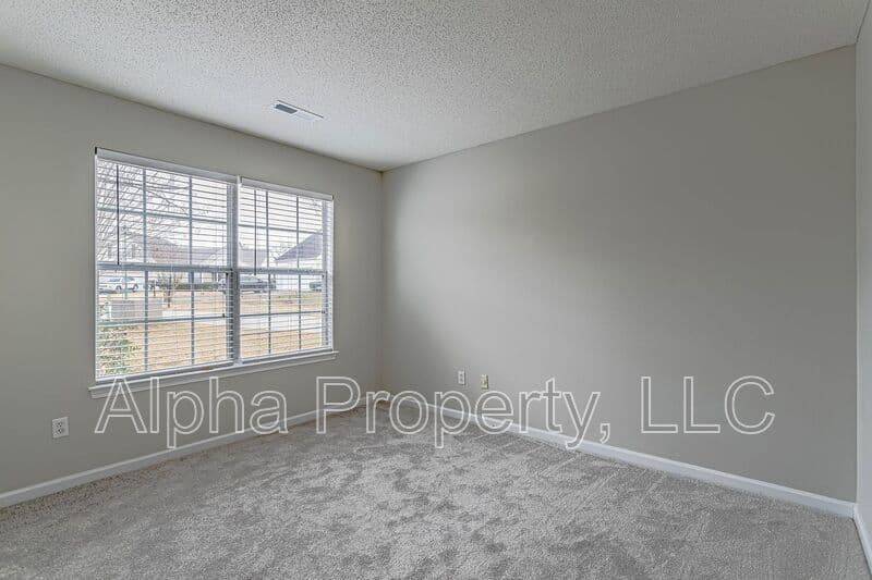 Simpsonville House: 4 Buzzell Ct