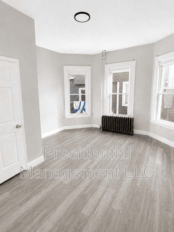 Waterbury Condo: 66 Holmes Ave