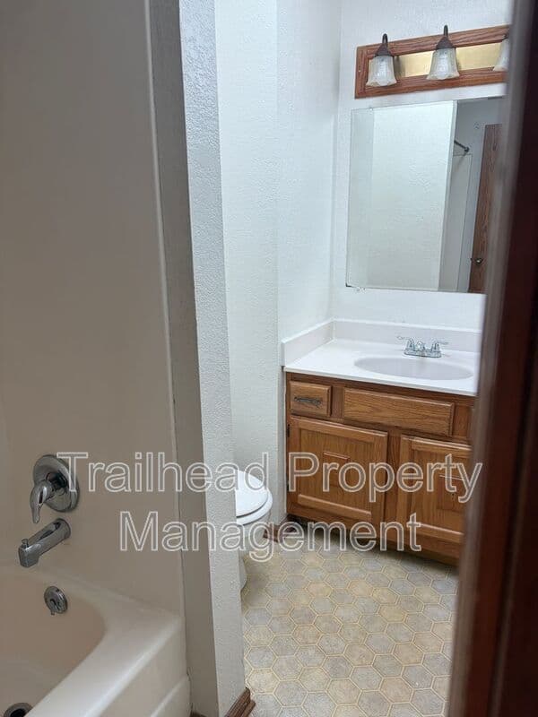 Kansas City House: 8707 NW 82ND Terrace