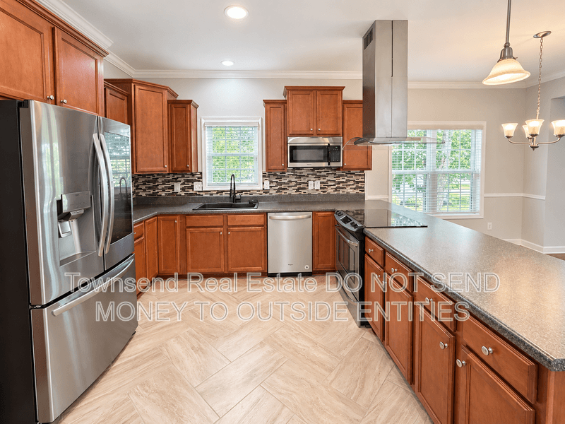 Fayetteville House: 3212 Nottinghill Rd.