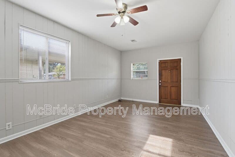 Augusta House: 1918 Dunham Ct