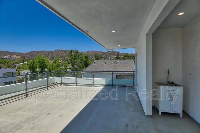 Los Angeles Townhome: 1406 Eagle Vista Drive