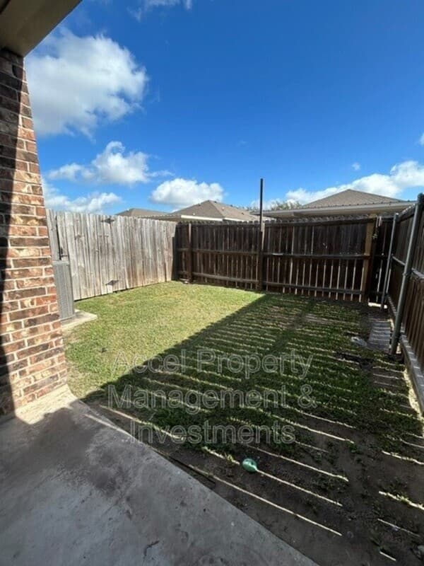 Alton Condo: 2603 E. Eisenhower