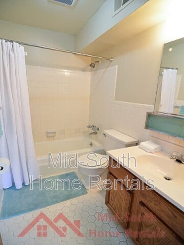 Memphis Condo: 129 Stonewall Ave.