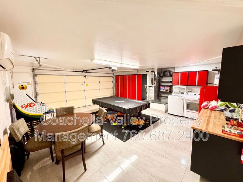 Palm Springs House: 2004 N San Antonio Rd