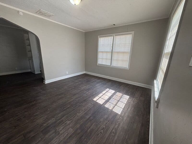 Memphis House: 2188 Jackson Ave
