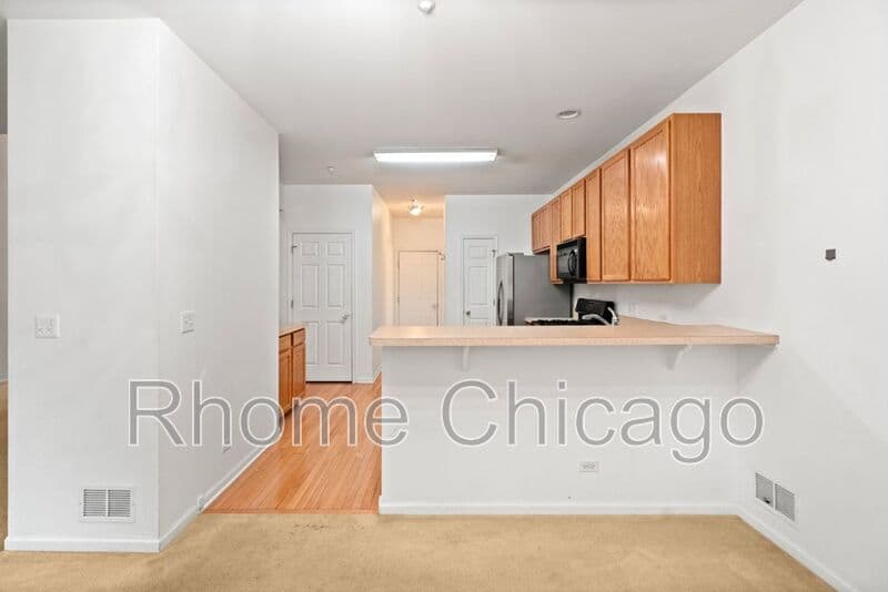 Hoffman Estates House: 6087 Halloran