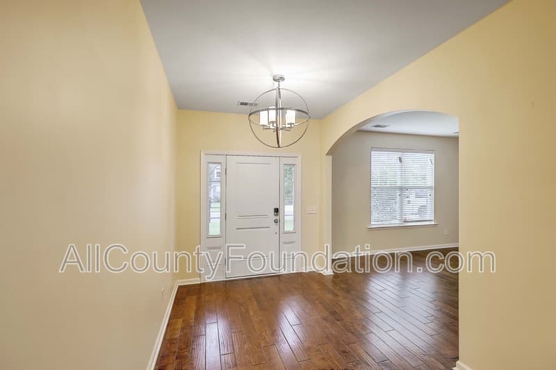 Summerville House: 431 Flat Rock Ln