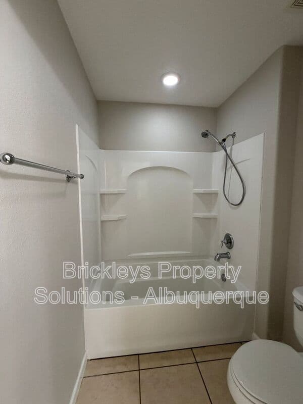 Rio Rancho House: 418 Paseo Roja Pl NE