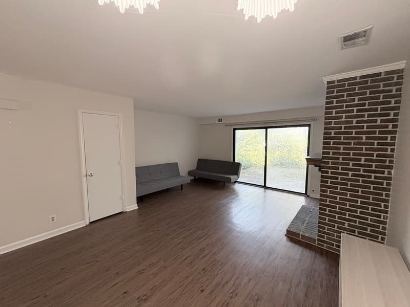 Columbia Townhome: 240 Jamil Rd