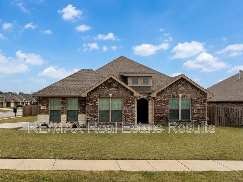 Bentonville House: 511 Melrose Pl