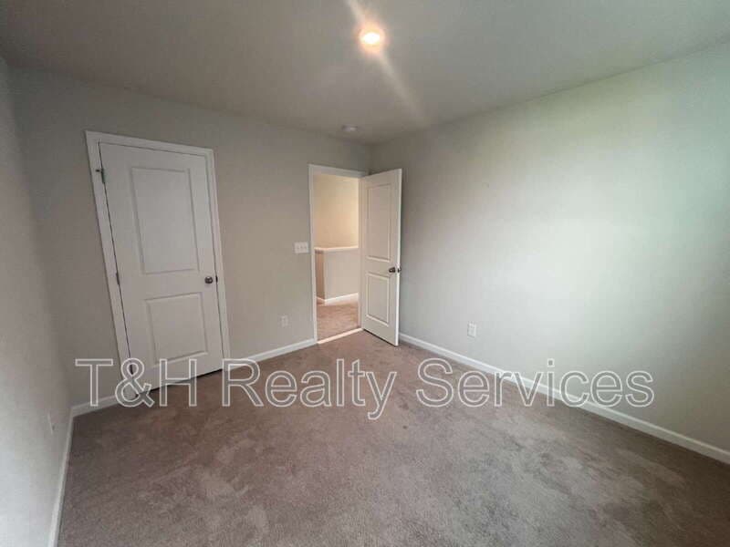 Ulen House: 854 McArthur Drive