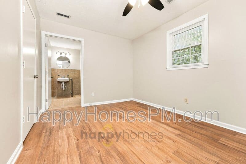 Johns Island House: 2455 Glover Road