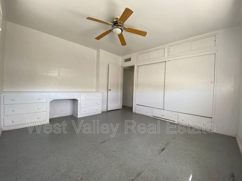 Taft Condo: 155 1/2 North