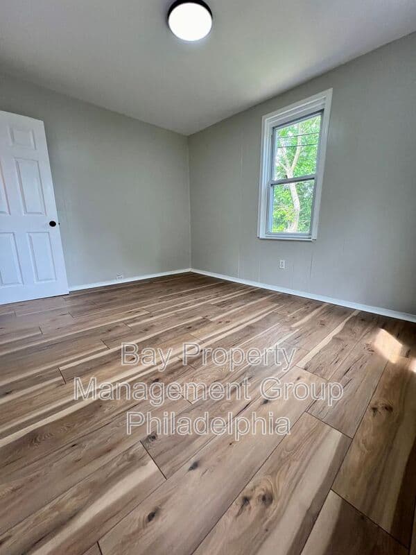 Collingdale House: 13 Kern St