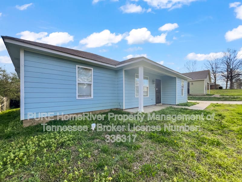 Memphis House: 2975 Lake Park Rd
