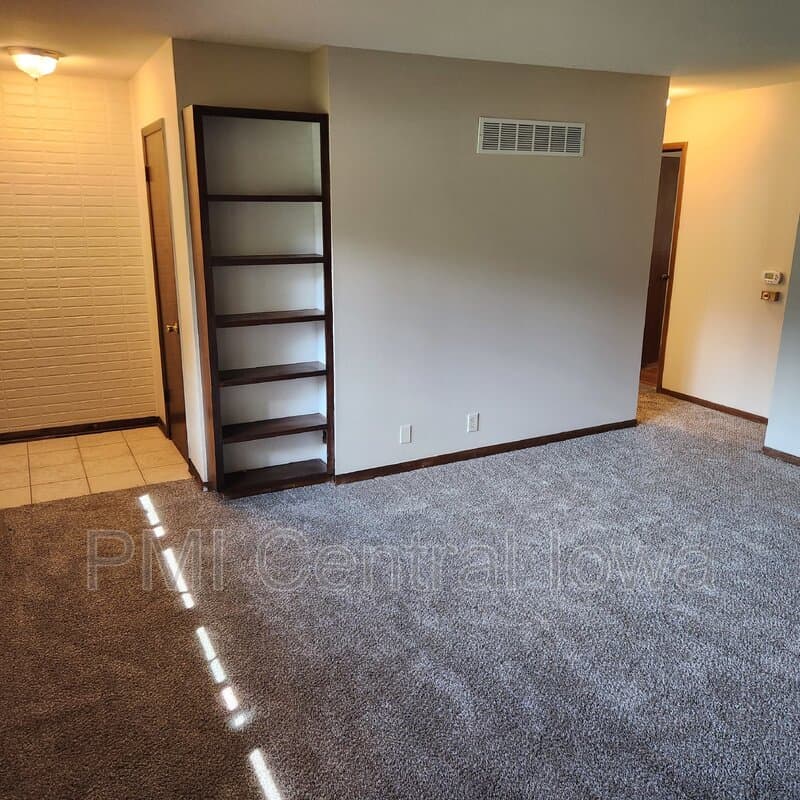 Windsor Heights Condo: 6615 Washington Ave