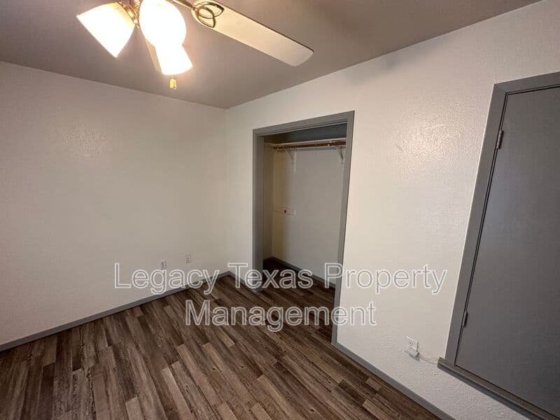Mansfield House: 7185 Retta Mansfield Rd