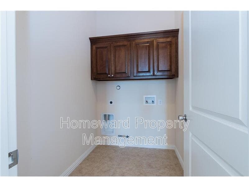 Irving House: 4004 Hanaa Court
