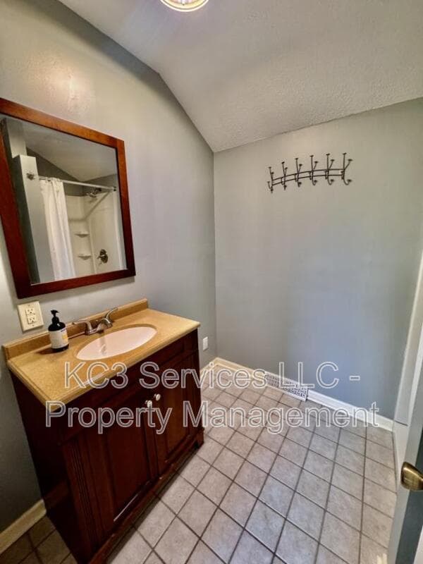 Kansas City House: 4311 NW 80th Terrace