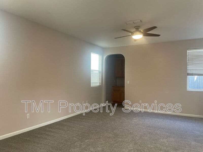 Elk Grove House: 8814 Wheelton Rd