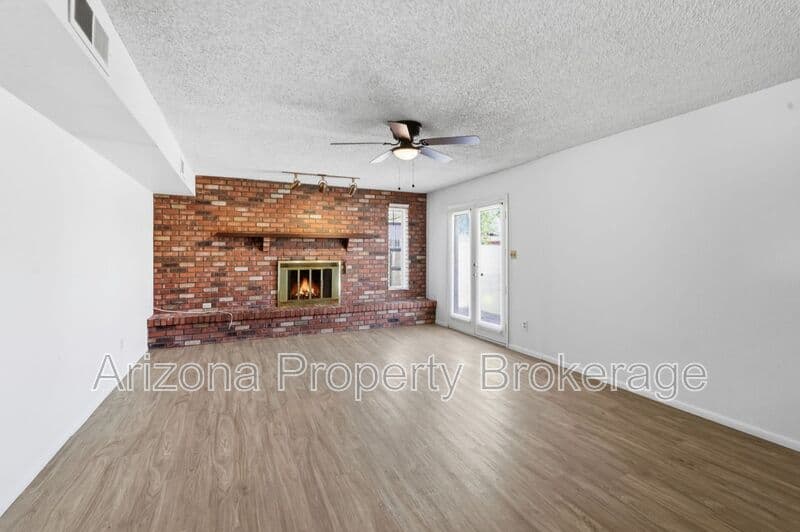 Mesa House: 2106 E Evergreen St